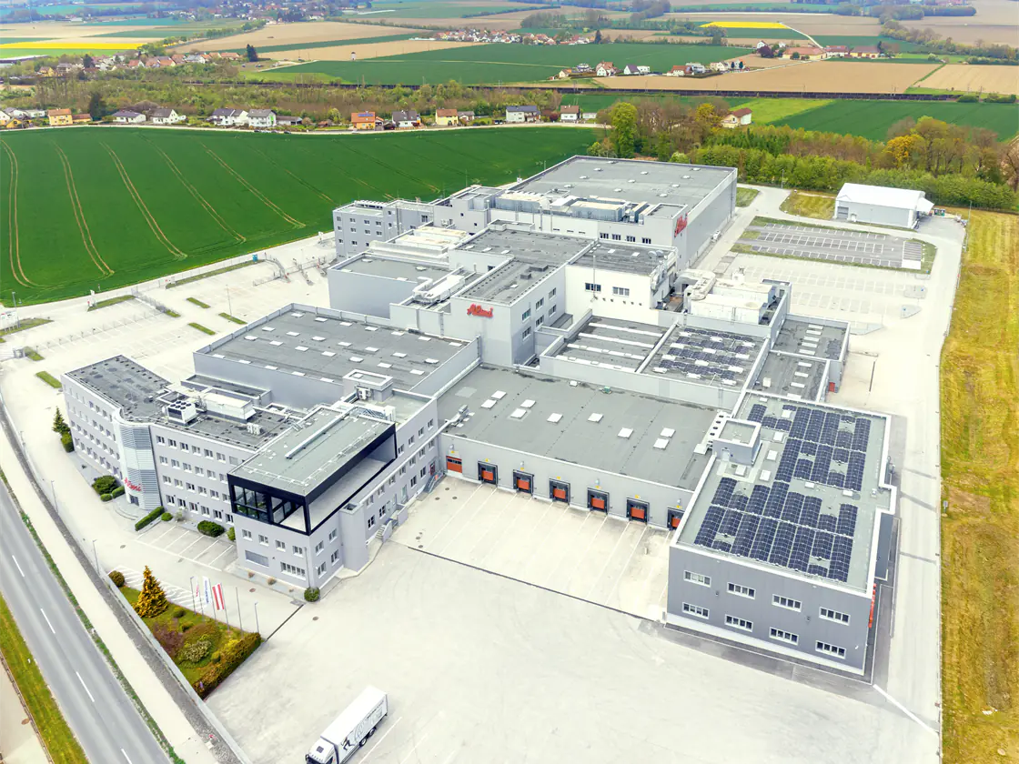 Veduta aerea della sede e dello stabilimento Almi